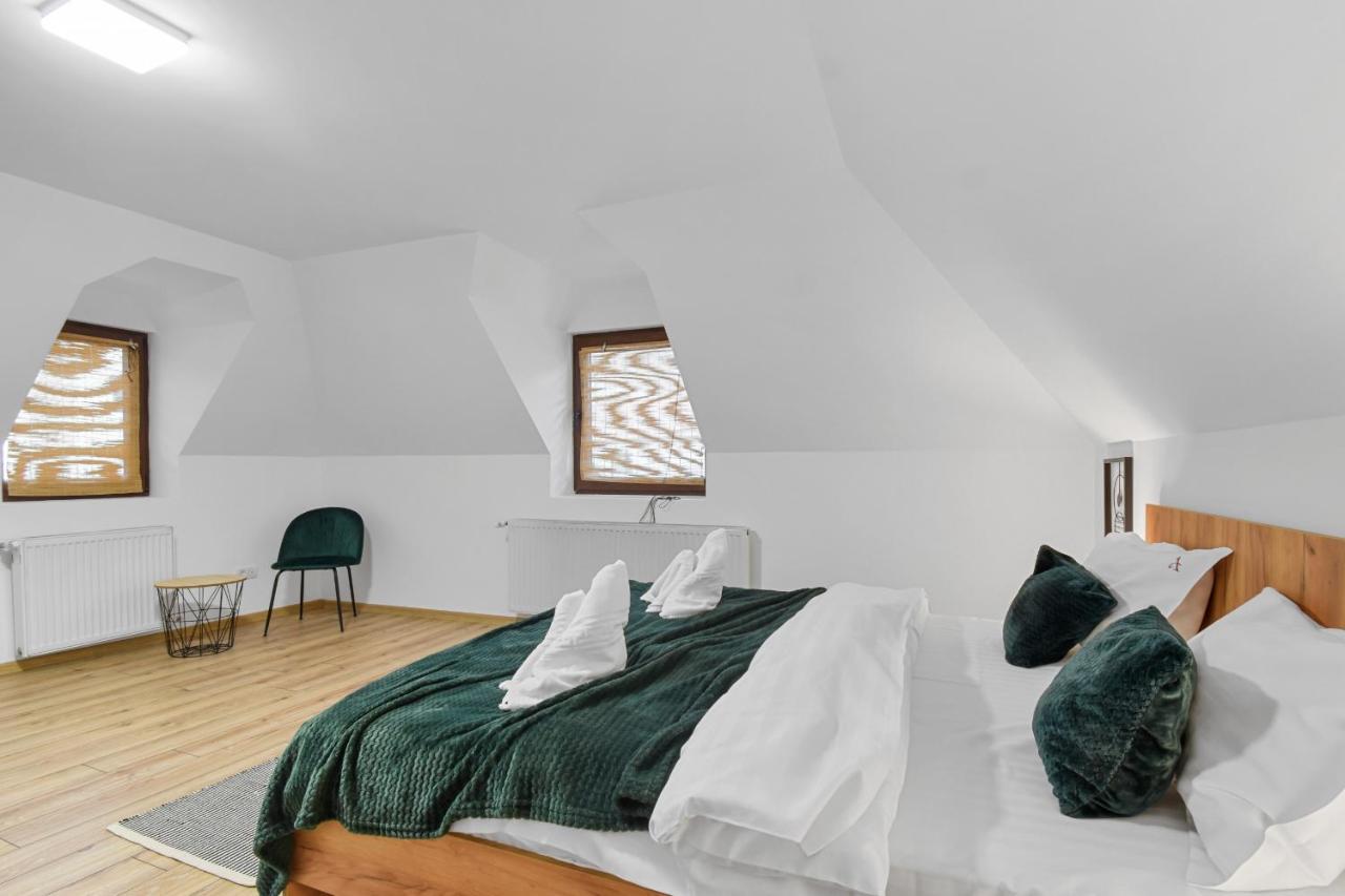 Two Bedrooms Hytta Apartment 시나이아 외부 사진