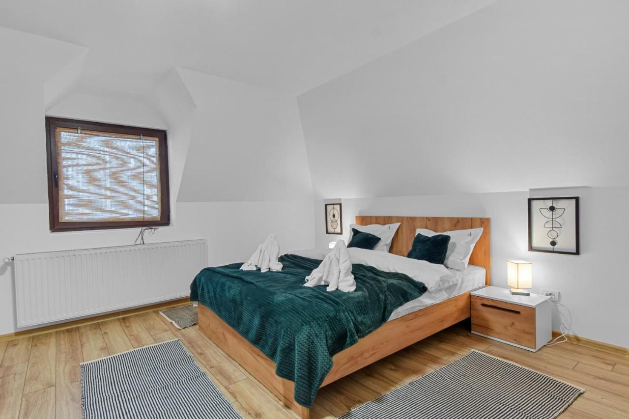 Two Bedrooms Hytta Apartment 시나이아 외부 사진